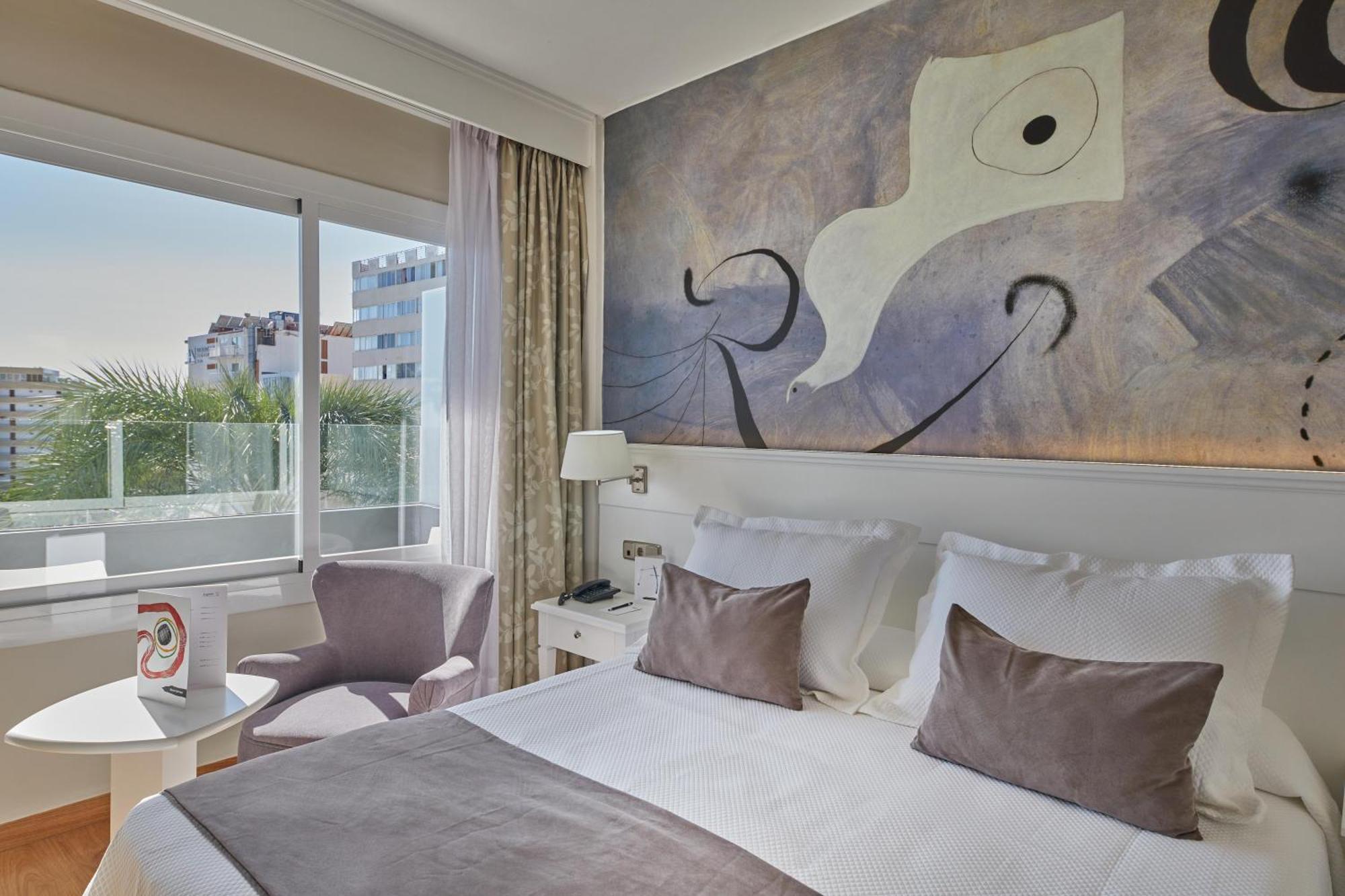 Hotel Joan Miro Museum Palma de Mallorca Ngoại thất bức ảnh A room at the hotel