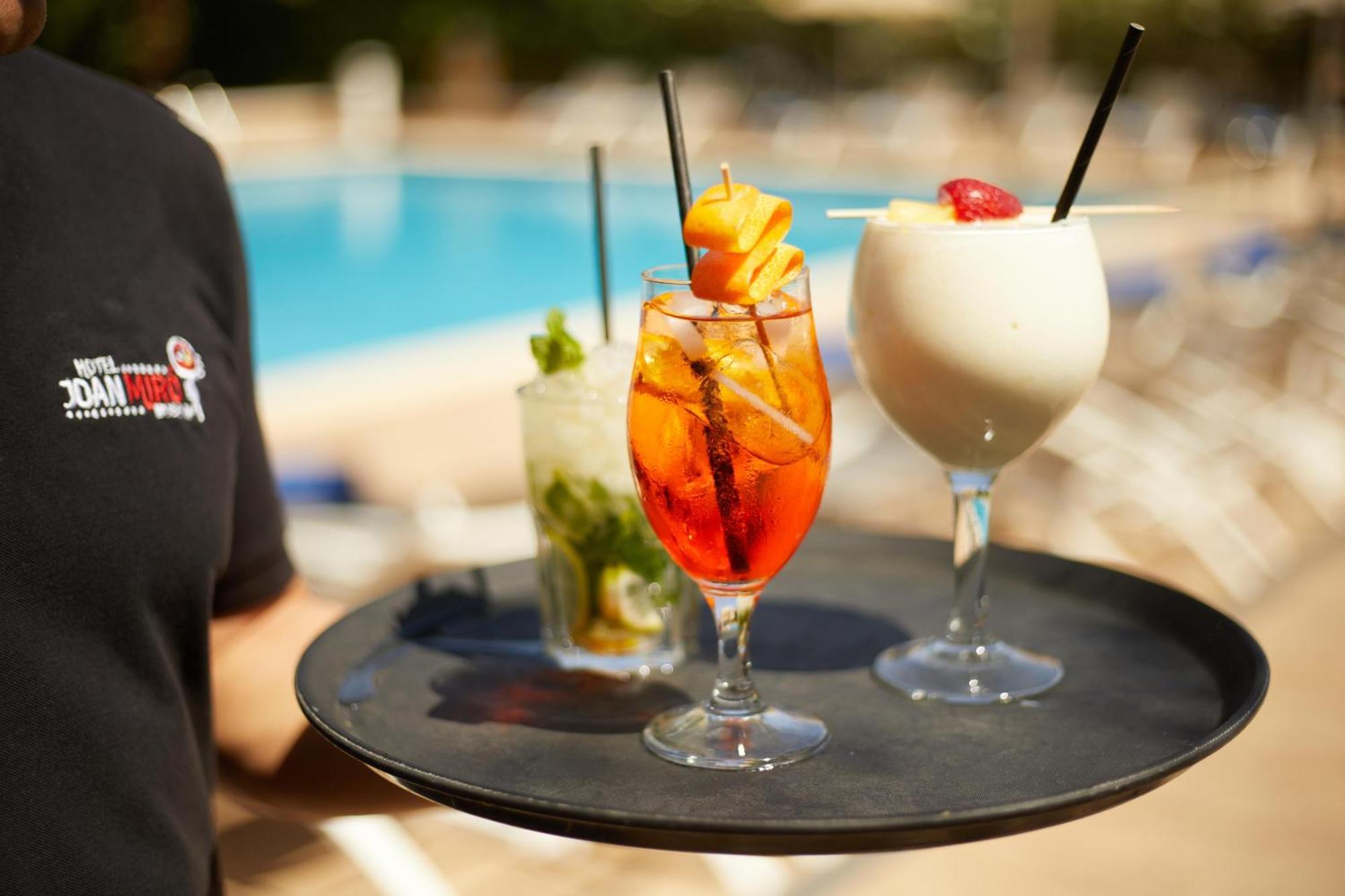 Hotel Joan Miro Museum Palma de Mallorca Ngoại thất bức ảnh Cocktail service at a hotel